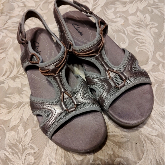 Clarks Shoes - 🍂 Wonderful Genuine Leather Clarks Bronze-Tan Hiking-Walking Sandals - 7